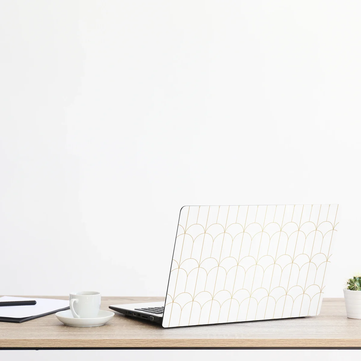 Naklejka na laptopa złoty art deco łukowy wzór Naklejka na laptopa złoty art deco łukowy wzór