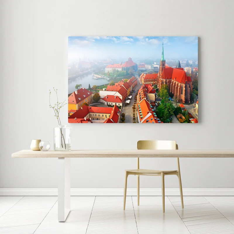 Leinwandbild neblige europäische stadtszene mit roten dächern Leinwandbild neblige europäische stadtszene mit roten dächern