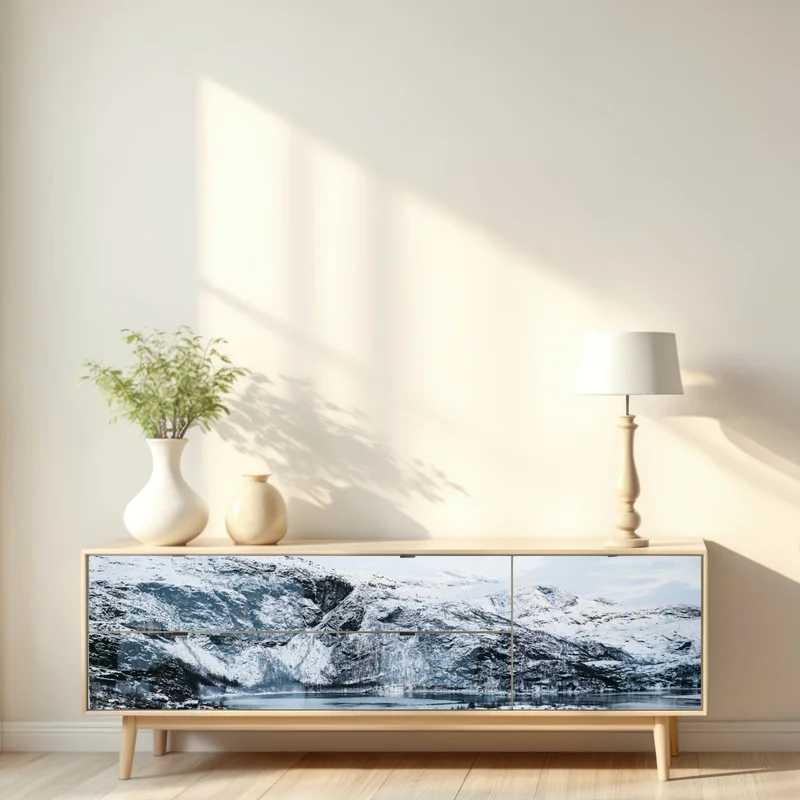 Repositionierbarer Aufkleber ruhige winterliche berglandschaft über zugefrorenem see