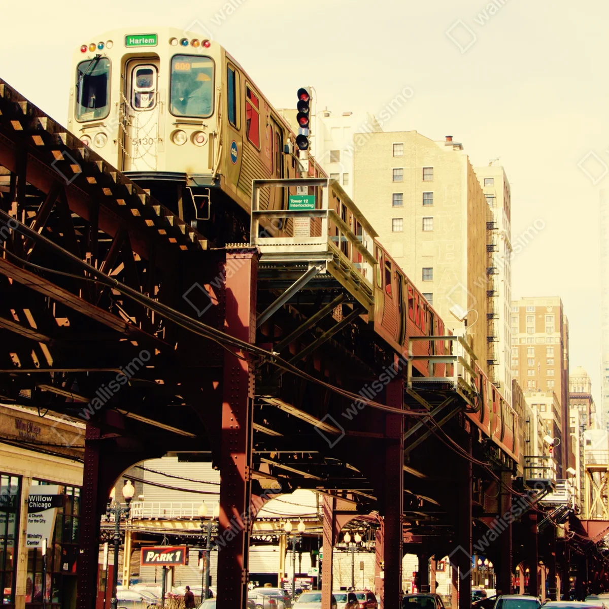Leinwandbild retro hochbahn über der stadtstraße Leinwandbild retro hochbahn über der stadtstraße