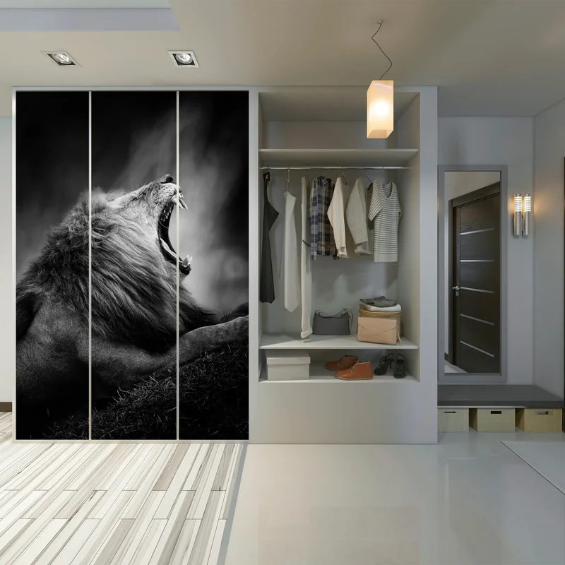 Schrankaufkleber majestätischer brüllender löwe in monochrom