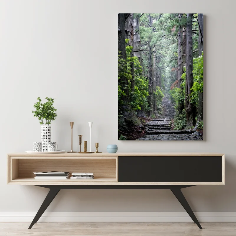 Leinwandbild mystischer waldweg zwischen alten bäumen Leinwandbild mystischer waldweg zwischen alten bäumen