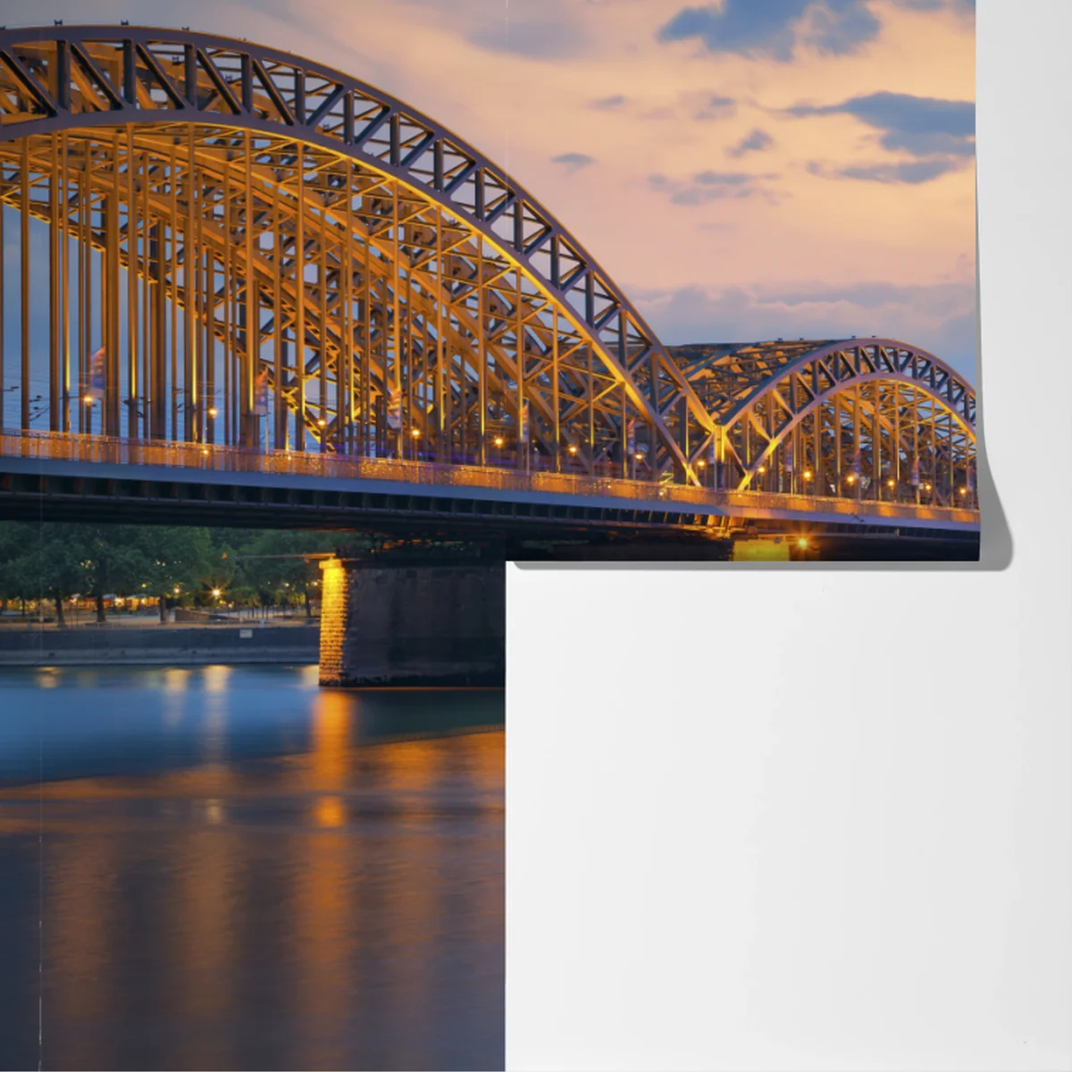 Fototapete Kölner Dom und Hohenzollernbrücke bei dämmerung Fototapete Kölner Dom und Hohenzollernbrücke bei dämmerung