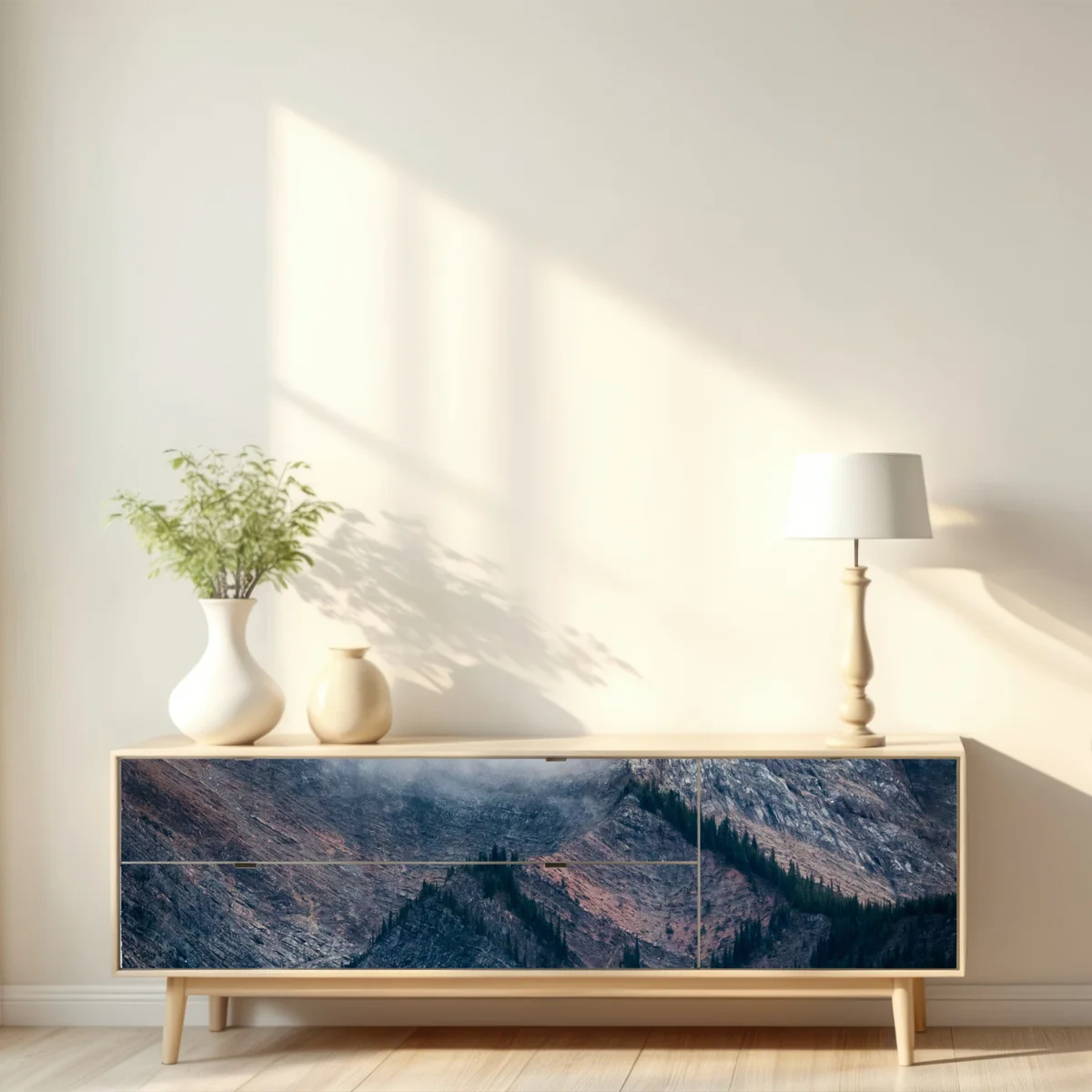 Repositionierbarer Aufkleber dramatischer alpiner gipfel im nebel Repositionierbarer Aufkleber dramatischer alpiner gipfel im nebel