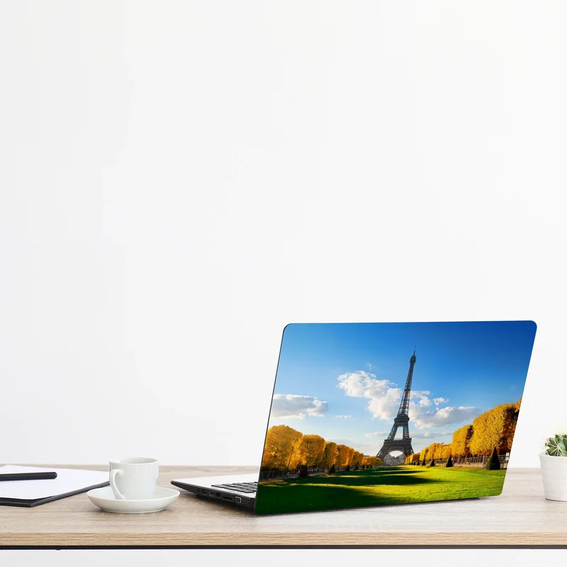 Naklejka na laptopa wiosna na Champs de Mars, Wieża Eiffla, Paryż