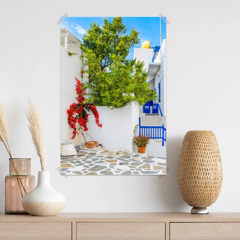 Poster sonniger mediterraner innenhof mit bougainvillea Poster sonniger mediterraner innenhof mit bougainvillea