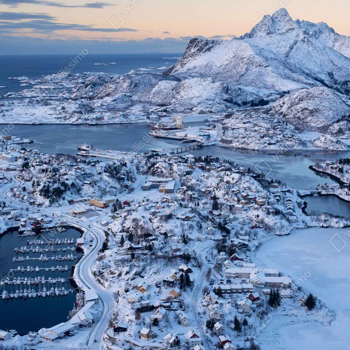 Fototapeta zimowy widok lotniczy portu Svolvaer, Norwegia Fototapeta zimowy widok lotniczy portu Svolvaer, Norwegia