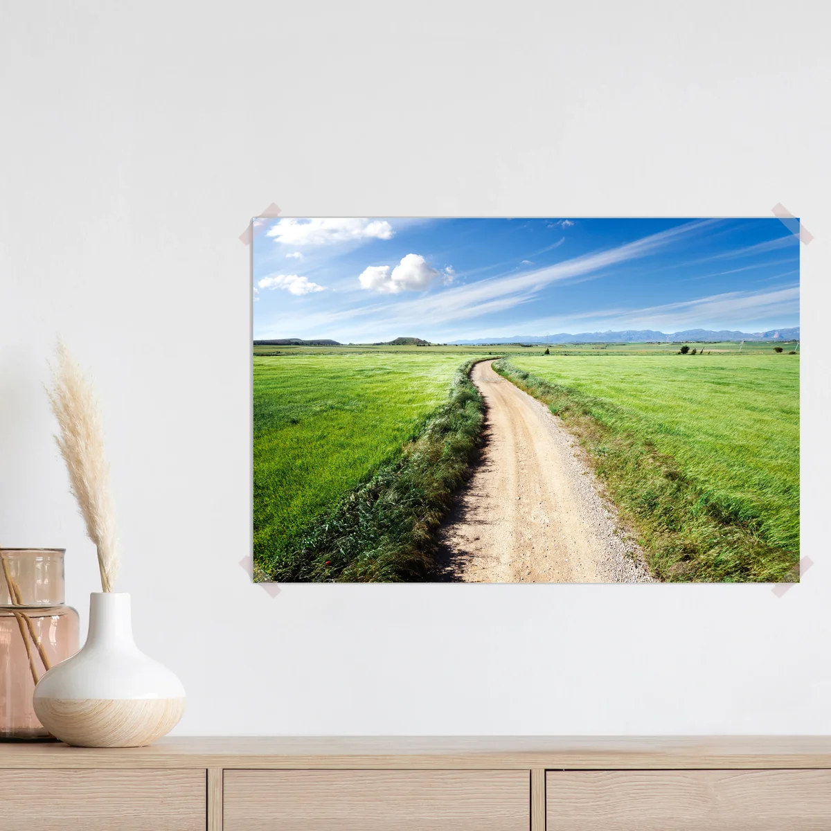 Poster gewundener landweg durch grüne wiesen Poster gewundener landweg durch grüne wiesen