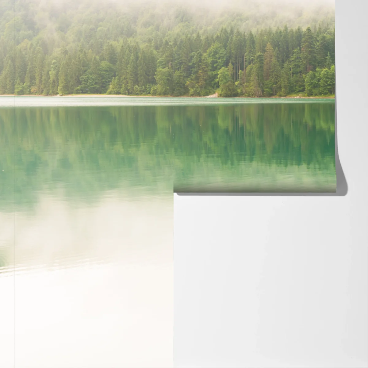 Fototapete nebliger see mit hölzernem steg Fototapete nebliger see mit hölzernem steg