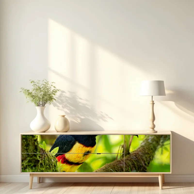 Repositionierbarer Aufkleber leuchtender aracari-tukan im tropischen dschungel