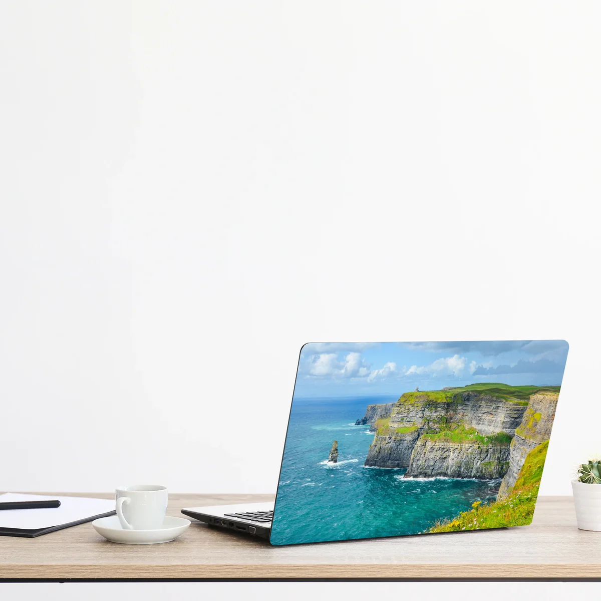 Laptop-Aufkleber dramatische küstenklippen mit meerblick Laptop-Aufkleber dramatische küstenklippen mit meerblick
