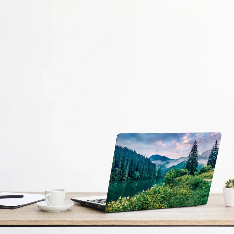 Laptop-Aufkleber nebliger sonnenaufgang über Lacu Rosu