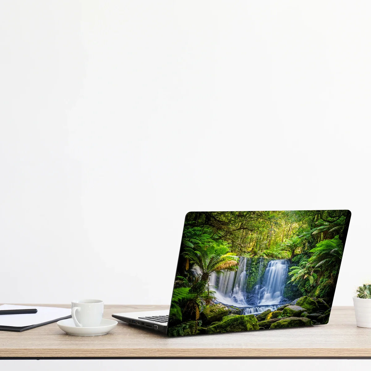 Laptop-Aufkleber üppiger wasserfall im Mt Field National Park, Tasmania Laptop-Aufkleber üppiger wasserfall im Mt Field National Park, Tasmania