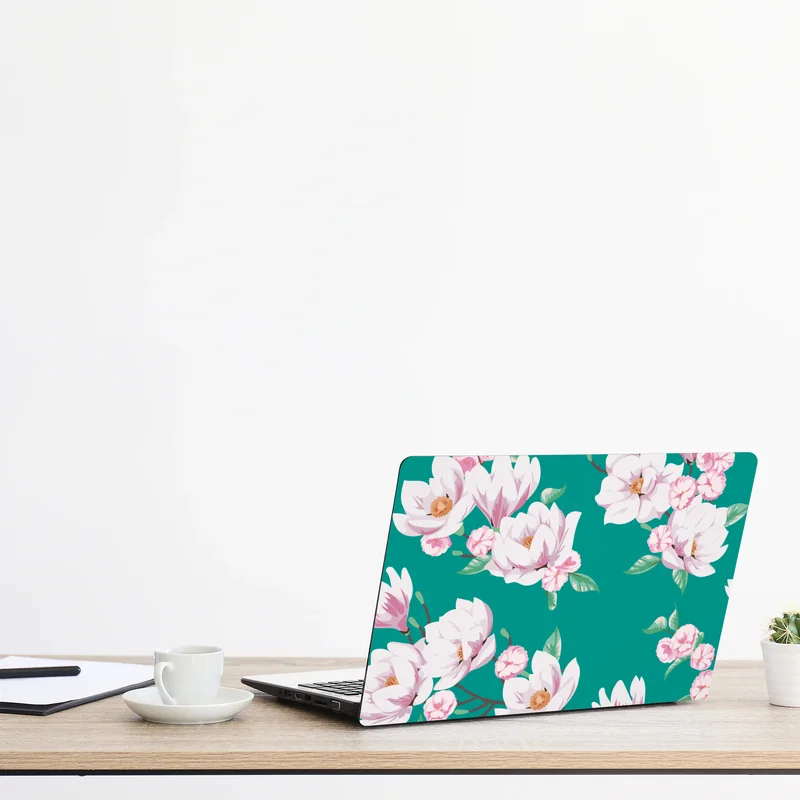 Laptop-Aufkleber pastell magnolienmuster auf türkisfarbenem hintergrund
