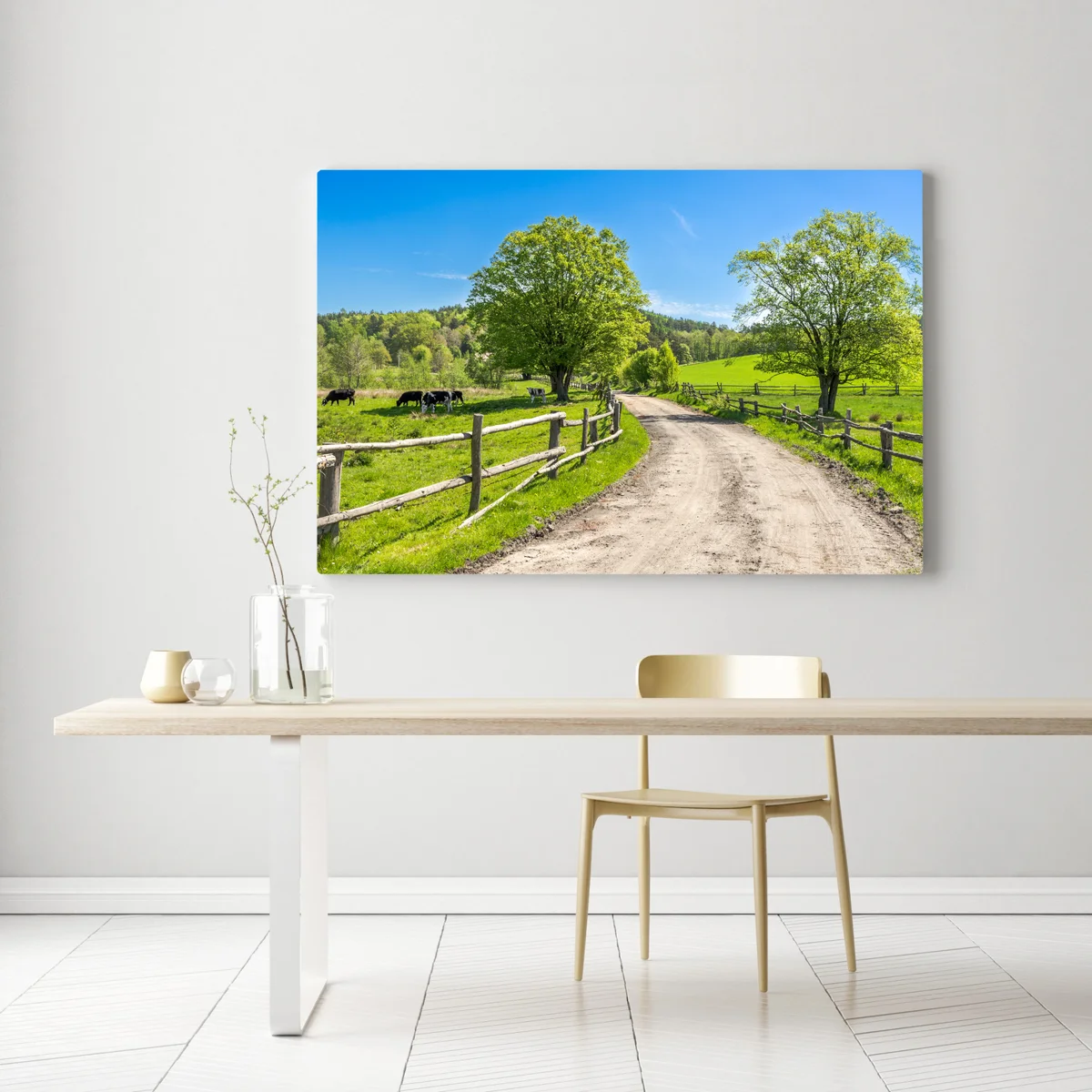 Leinwandbild sonnige landstraße durch grüne wiesen Leinwandbild sonnige landstraße durch grüne wiesen