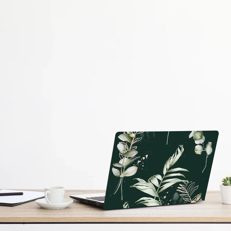 Naklejka na laptopa wzór eukaliptusa ze złotymi akcentami