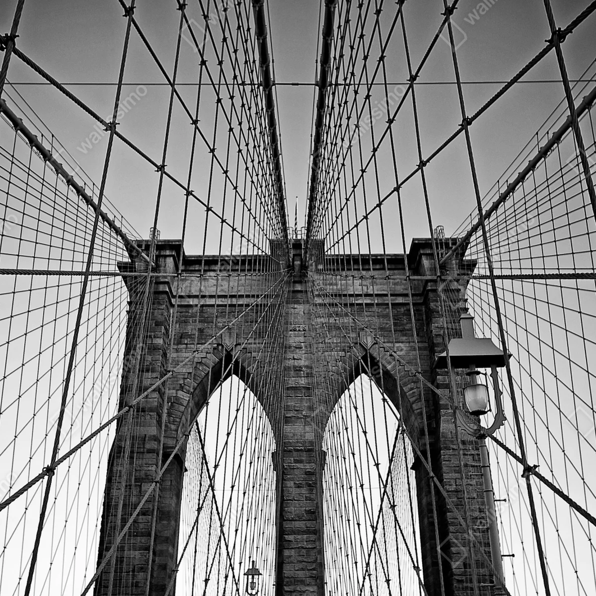 Fensteraufkleber symmetrische hängebrücke in schwarzweiß Fensteraufkleber symmetrische hängebrücke in schwarzweiß