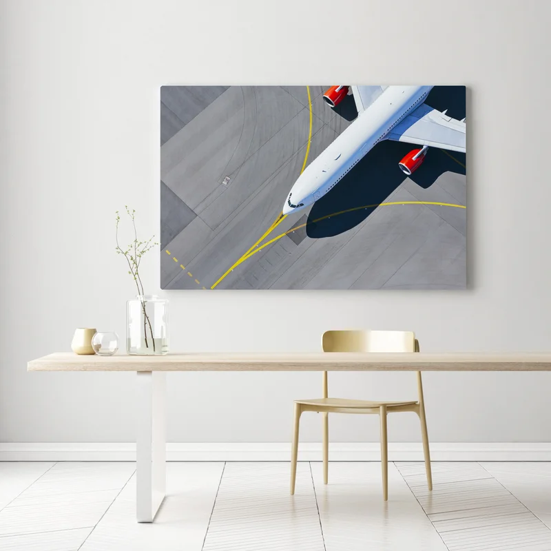 Leinwandbild luftaufnahme eines flugzeugs auf dem rollfeld Leinwandbild luftaufnahme eines flugzeugs auf dem rollfeld