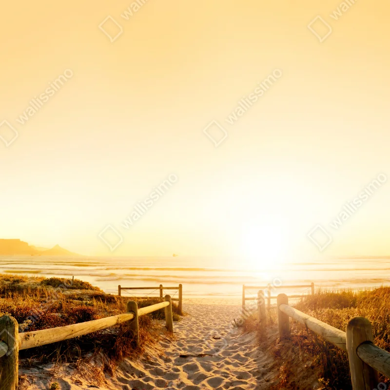 Repositionierbarer Aufkleber goldenes sonnenuntergangspanorama am strand mit Tafelberg Repositionierbarer Aufkleber goldenes sonnenuntergangspanorama am strand mit Tafelberg