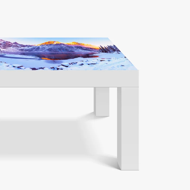 Tischaufkleber und Schreibtischaufkleber sonnenbeschienene berge über gefrorenem alpensee