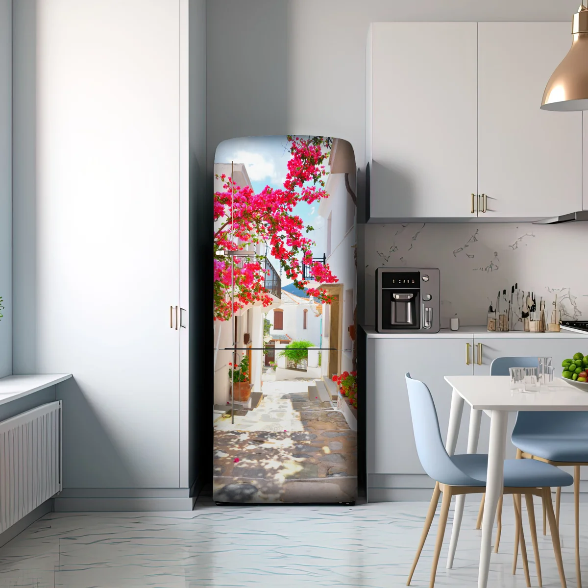 Kühlschrankaufkleber sonnige mediterrane gasse mit bougainvillea Kühlschrankaufkleber sonnige mediterrane gasse mit bougainvillea