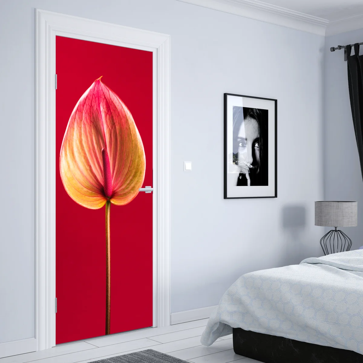 Türaufkleber elegantes anthurium vor rotem hintergrund Türaufkleber elegantes anthurium vor rotem hintergrund