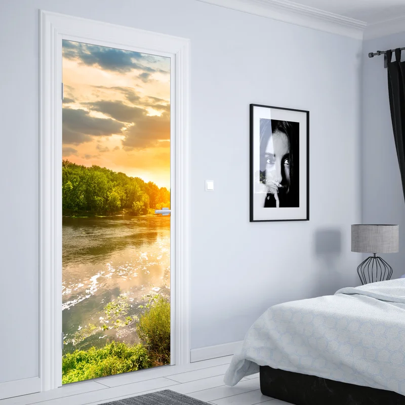 Türaufkleber ruhiger sonnenuntergang am fluss im grünen wald Türaufkleber ruhiger sonnenuntergang am fluss im grünen wald