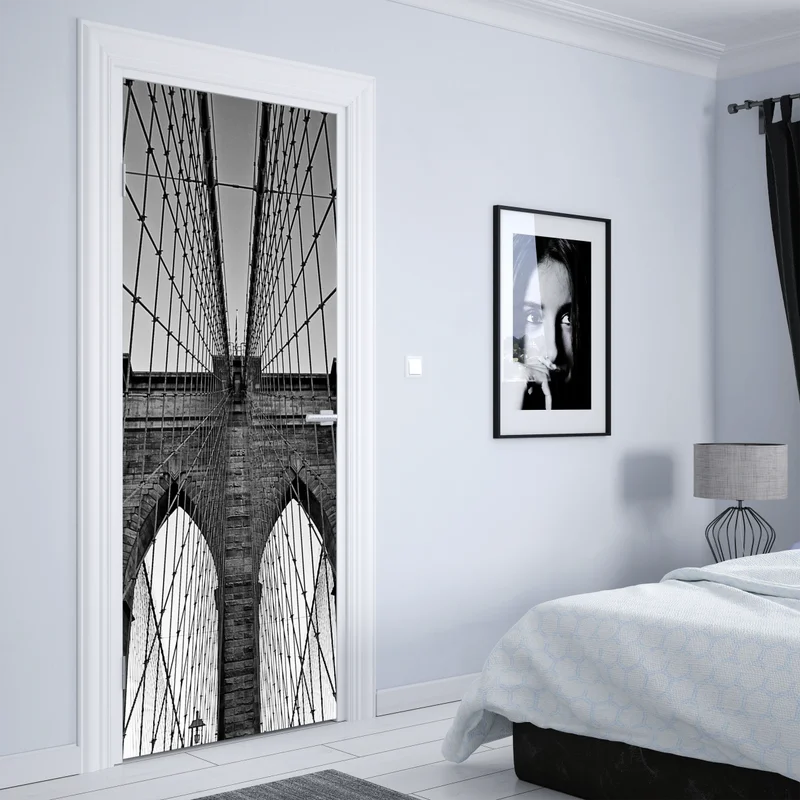 Türaufkleber symmetrische hängebrücke in schwarzweiß