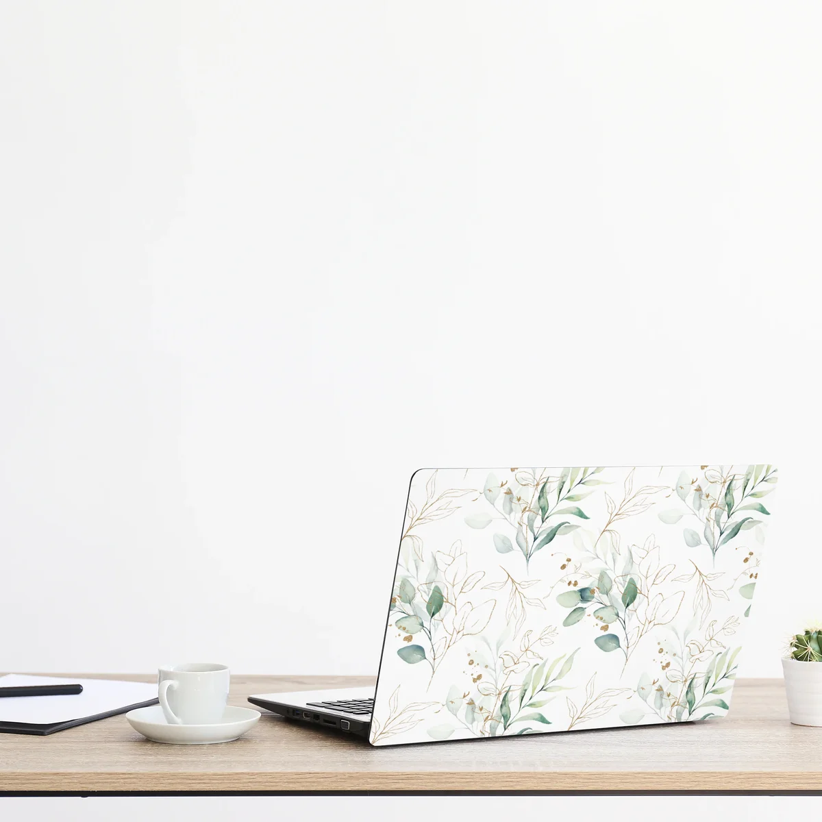 Naklejka na laptopa miękki wzór eukaliptusa w akwareli Naklejka na laptopa miękki wzór eukaliptusa w akwareli