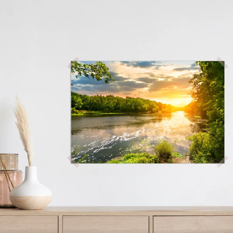 Poster ruhiger sonnenuntergang am fluss im grünen wald Poster ruhiger sonnenuntergang am fluss im grünen wald