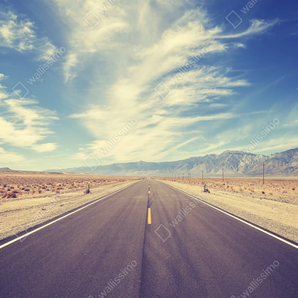 Leinwandbild vintage landstraße unter weitem himmel Leinwandbild vintage landstraße unter weitem himmel